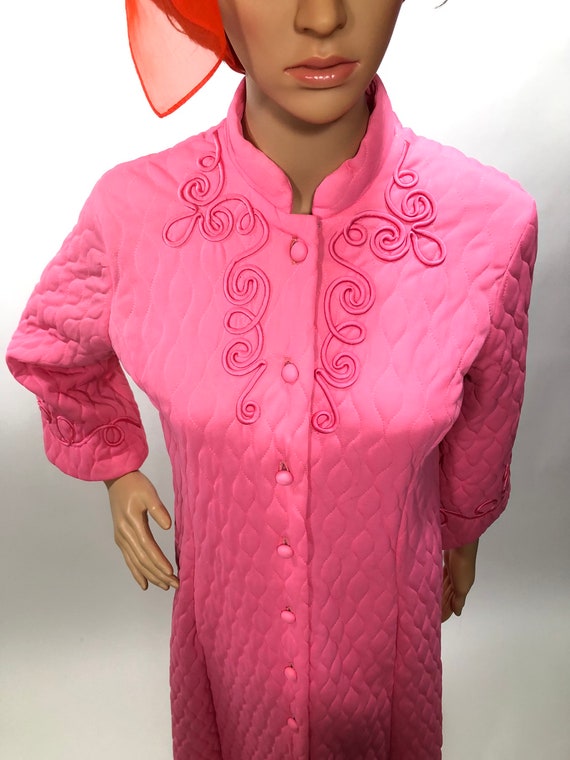 Womens 60’s hot pink quilted robe by Loungees - image 5