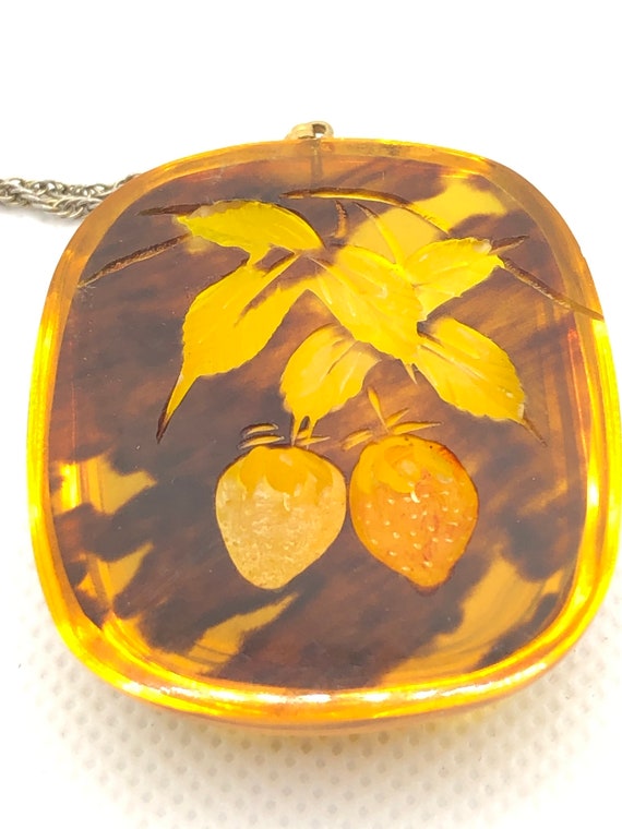 Intaglio lucite strawberry pendant - image 5