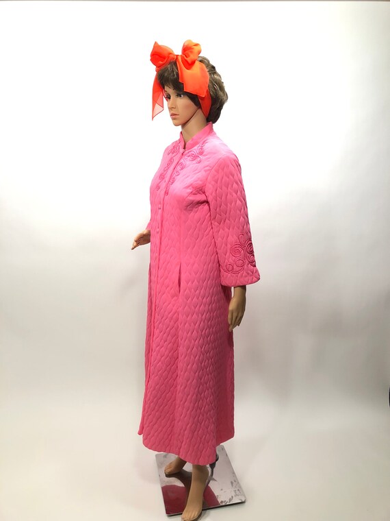 Womens 60’s hot pink quilted robe by Loungees - image 8