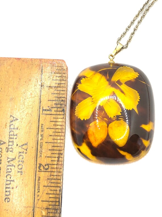 Intaglio lucite strawberry pendant - image 3