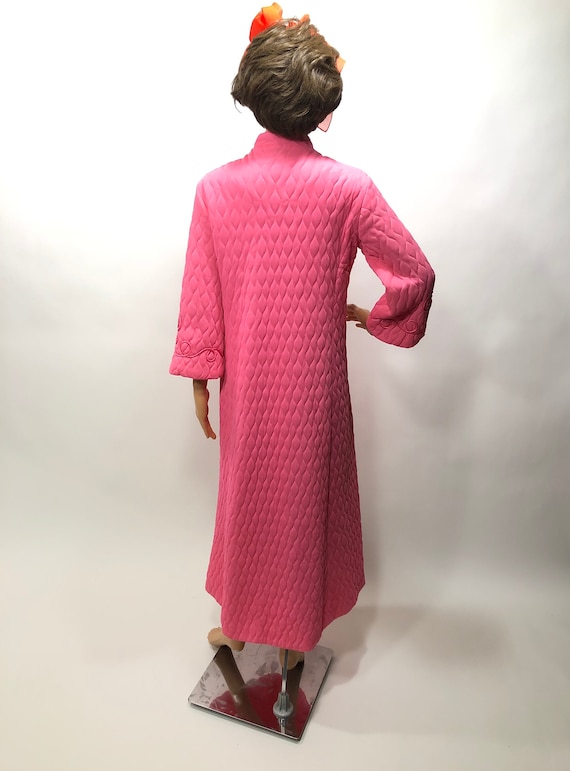 Womens 60’s hot pink quilted robe by Loungees - image 4