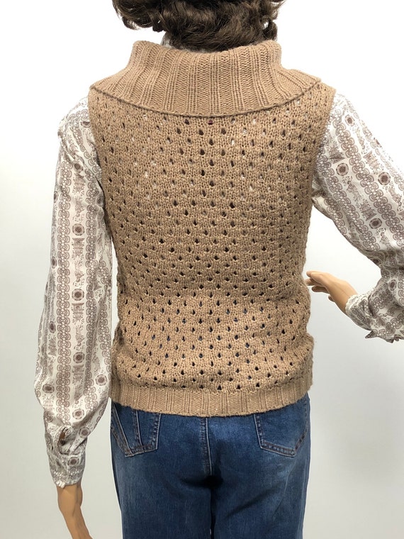 Late 1970s sleeveless knit vest - image 3