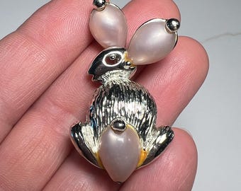 60's Bunny Brooch