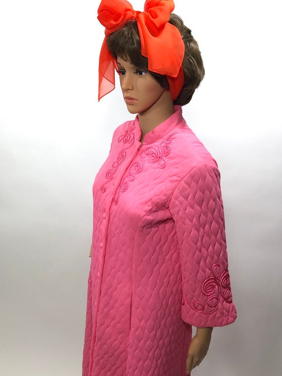 Womens 60’s hot pink quilted robe by Loungees - image 6