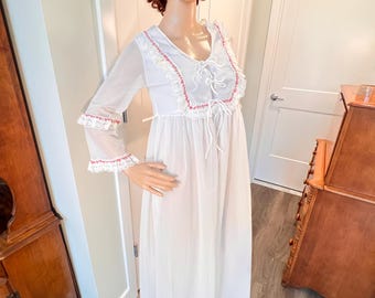 1950's Juliette style Peignoir Set