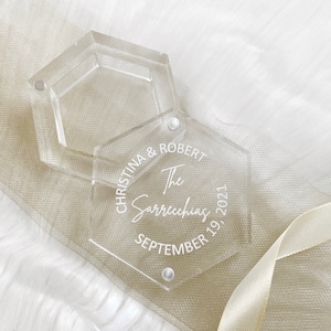 Personalisierte Acryl Hexagon Trauring box, Personalisierte Ringbox, Moderner Eheringhalter, Hochzeitsgeschenk, Jubiläumsgeschenk, Geschenke für Sie