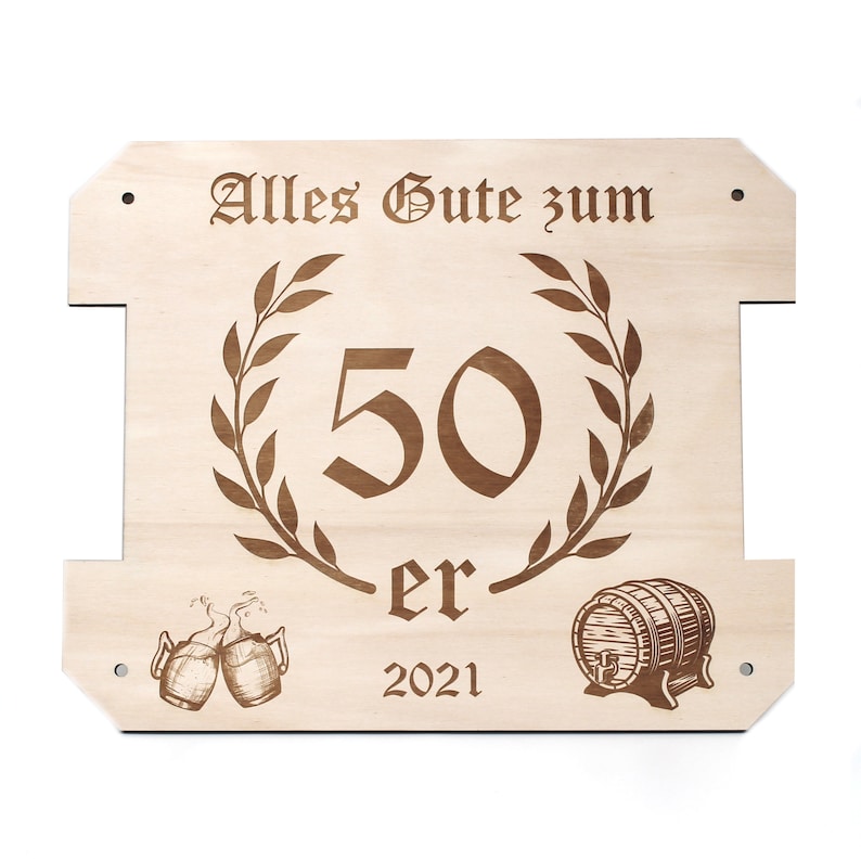 May include: A wooden sign with the text "Alles Gute zum 50er 2021" and a laurel wreath surrounding the number 50. There are two beer mugs and a barrel with a tap on the sign.