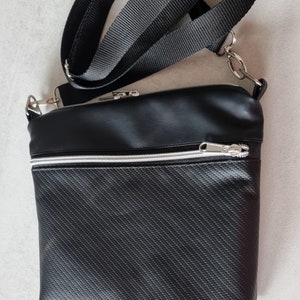 Elegante Umhängetasche / Crossbodybag aus Kunstleder in schwarz Bild 2