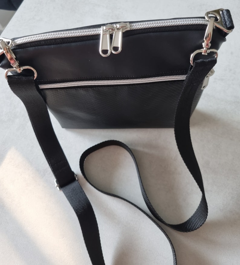 Elegante Umhängetasche / Crossbodybag aus Kunstleder in schwarz Bild 8