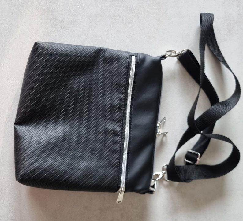 Elegante Umhängetasche / Crossbodybag aus Kunstleder in schwarz Bild 6
