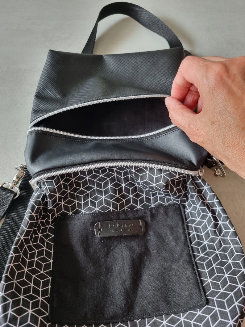 Elegante Umhängetasche / Crossbodybag aus Kunstleder in schwarz Bild 10