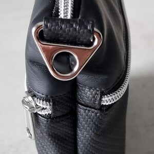 Elegante Umhängetasche / Crossbodybag aus Kunstleder in schwarz Bild 5