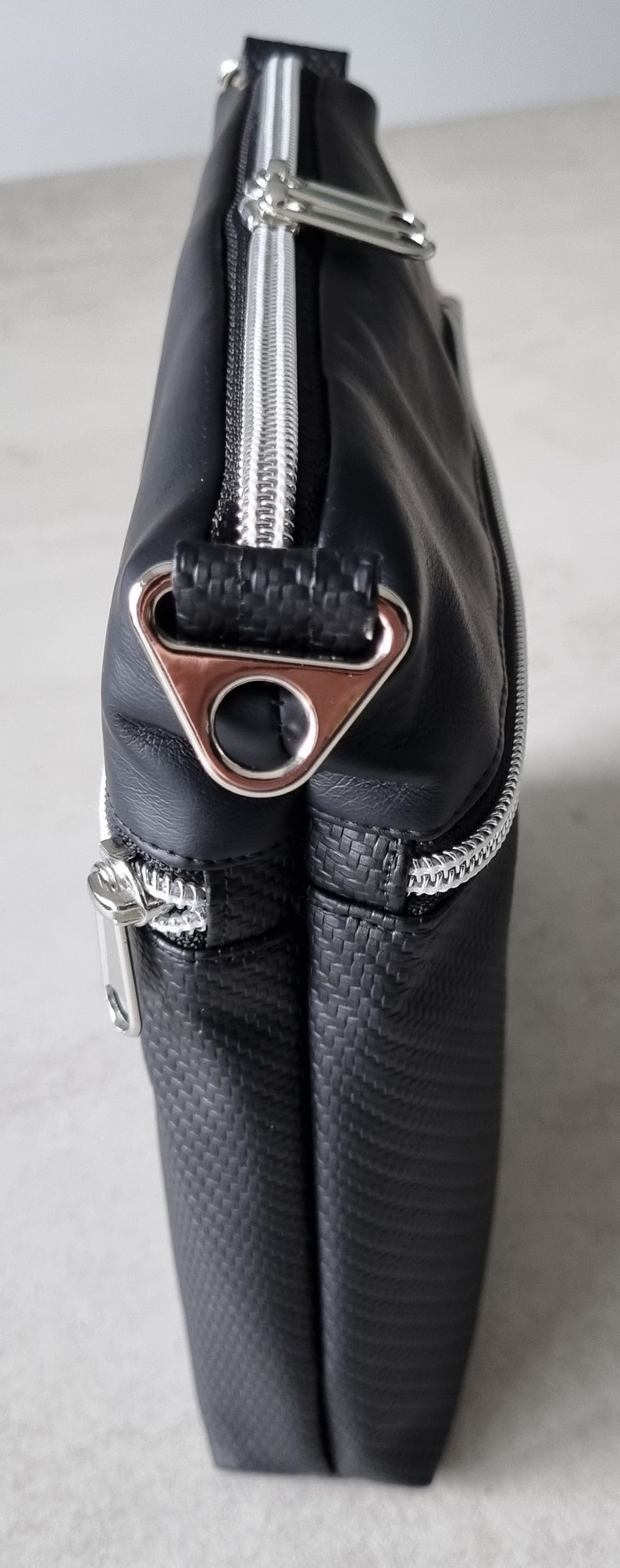 Elegante Umhängetasche / Crossbodybag aus Kunstleder in schwarz Bild 5