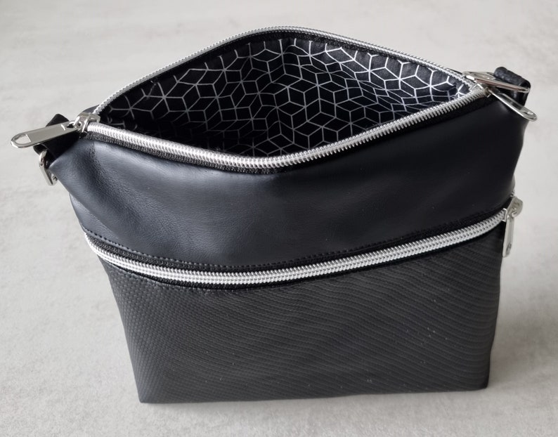 Elegante Umhängetasche / Crossbodybag aus Kunstleder in schwarz Bild 3