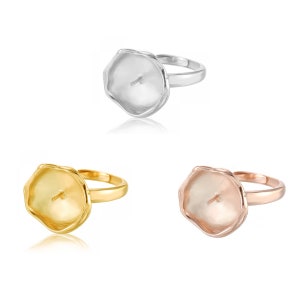 Puede incluir: Tres anillos con un diseño único, orgánico y texturizado. Los anillos están disponibles en plata, oro y oro rosa.