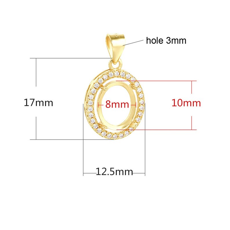 K&ouml;nnte beinhalten: Goldener Anh&auml;nger mit einer runden Zargenfassung mit einem Durchmesser von 8 mm, umgeben von einer Reihe von klaren Zirkonia-Steinen. Der Anh&auml;nger ist 17 mm hoch und 12,5 mm breit und hat ein 3 mm gro&szlig;es Loch f&uuml;r eine Kette.
