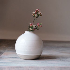 small round white vase boho style bedroom decor beige clay stoneware vase bud vase ceramic side table vase mothers day gift round bud vase country style