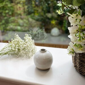 small round white vase boho style bedroom decor beige clay stoneware vase bud vase ceramic side table vase mothers day gift round bud vase country style