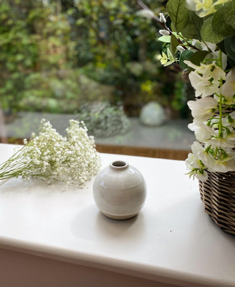 small round white vase boho style bedroom decor beige clay stoneware vase bud vase ceramic side table vase mothers day gift round bud vase country style