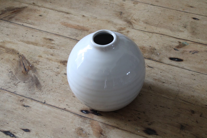 Small Round Ceramic bud Vase Natural Clay White reactive Glaze for dried flowers fresh flowers beige cream decorative vase image 2