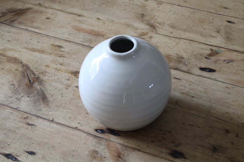 small round white vase boho style bedroom decor beige clay stoneware vase bud vase ceramic side table vase mothers day gift round bud vase country style