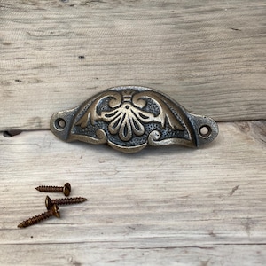 Cup Handle Drawer Pull Antique Brass Swirl pattern vintage style gold black pull handle for cabinets cupboards dressers pretty hardware