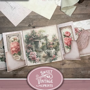 Op de afbeelding: Een vintage-stijl junk journal folio met een bloemmotief. De omslag heeft een aquarel-illustratie van een tuin met een wit hek en een tafel met stoelen. De folio is versierd met roze pioenen, groene bladeren en een bruin houten frame. De tekst "Vintage Peonies Folio" en "Junk Journal Folio" staat op de omslag gedrukt.