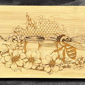 Personalised Bamboo Bee Chopping board, Bee design Cutting board, Engraved Chopping Board, House warming gift
