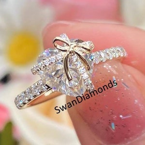 3.0 Ct Heart Cut Moissanite Diamond Engagement Ring, Gorgeous Ribbon Design Ring, 18K Yellow Gold Women&#39;s Ring, Accents Diamond Ring, Gift