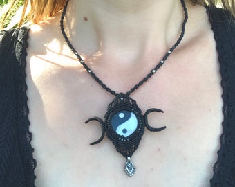 Yin/Yang Moon Necklace - Samhain/Halloween - Micromacrame Jewelry - Witchy Macrame Necklace