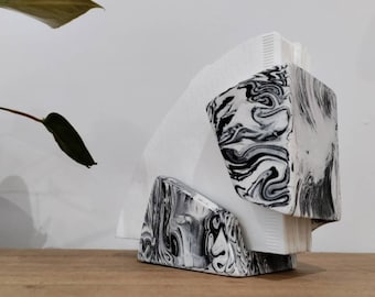 Mármol blanco y negro. Portafiltros de papel Hario V60.