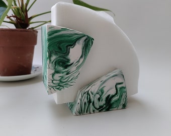 Mármol verde y blanco. Portafiltros Hario V60. Jesmonite.