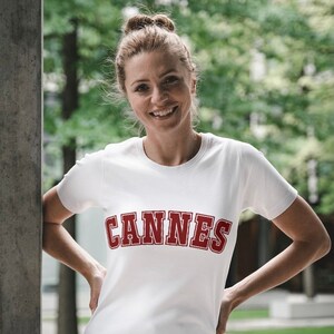 Camiseta unissex Cannes França; Camiseta de viagem para a Europa: Wanderlust, Jetsetter, camiseta de cidade com letras maiúsculas