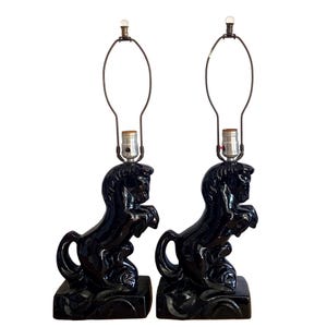 Paar Vintage Figural Aufzucht schwarz Pferd Hengst Keramik Tischlampen, Mid-Century Retro Beleuchtung Home Decor Tierliebhaber