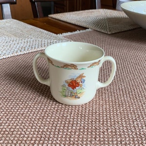 Tazza a doppio manico per bambini in porcellana fine ROYAL DOULTON England BUNNYKINS, usata