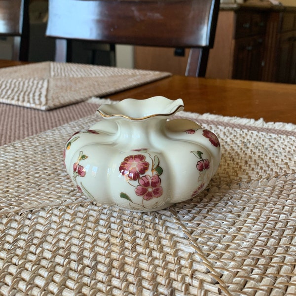 ZSOLNAY HUNGARY HANDPAINTED Short Scalloped Shaped Vase Porcelain Pink Carnation Floral Production Numbered - Preowned