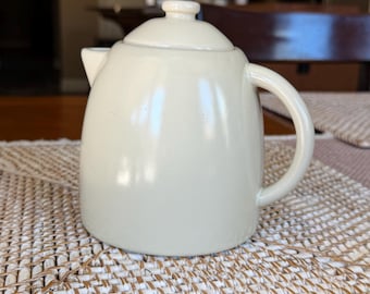 STARBUCKS Minimalist Cream Ceramic Coffee & Tea Pot with Lid 25 oz. - Preowned