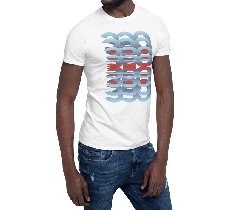 Puede incluir: Camiseta blanca con un dise&ntilde;o abstracto azul y rojo. El dise&ntilde;o presenta formas semicirculares superpuestas en tonos azules y rojos, creando un efecto de capas. La camiseta es de estilo cuello redondo cl&aacute;sico.