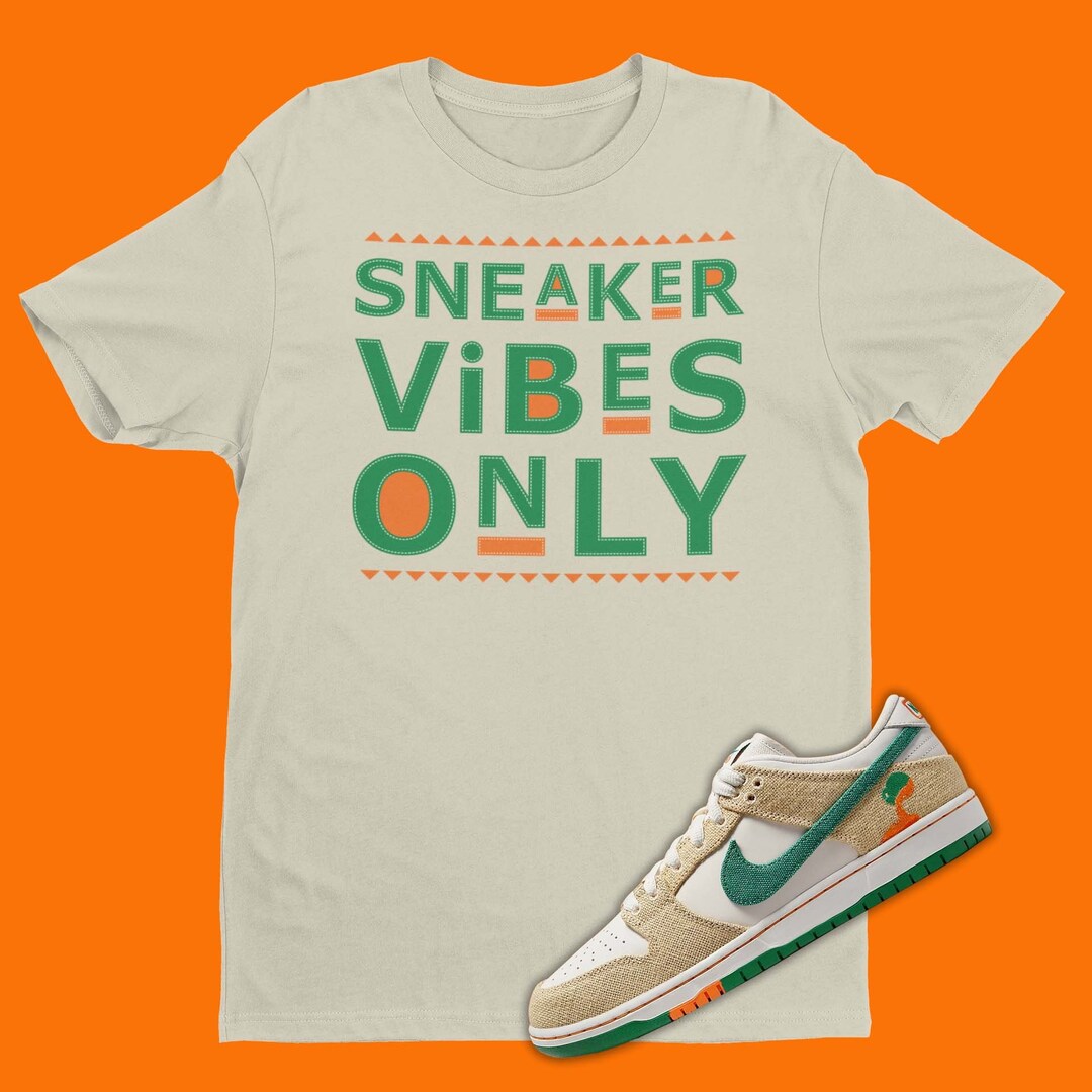 Jarritos Dunk Low Phantom and Malachite T-shirt, Sneaker