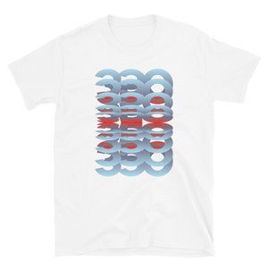 Puede incluir: Camiseta blanca con un dise&ntilde;o apilado de semic&iacute;rculos azul claro y rojos. El dise&ntilde;o est&aacute; centrado en la camiseta, creando un efecto de capas. La camiseta tiene cuello redondo cl&aacute;sico y mangas cortas.