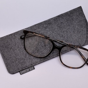 Glasses case / sunglasses felt case, 12 colours, UK MADE, perfect fit!