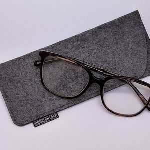 Étui à lunettes / étui à lunettes de soleil portefeuille à manches en feutre, 13 couleurs superbes, fabrication britannique, ajustement parfait !