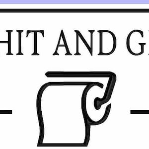 Peut inclure: Un panneau noir et blanc avec le texte "SHIT AND GIT" et une image de dessin animé d'un rouleau de papier toilette.