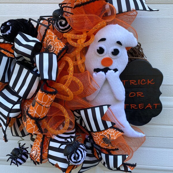 Halloween wreath, Halloween decor, Halloween front door hanger, Halloween ghost door wreath