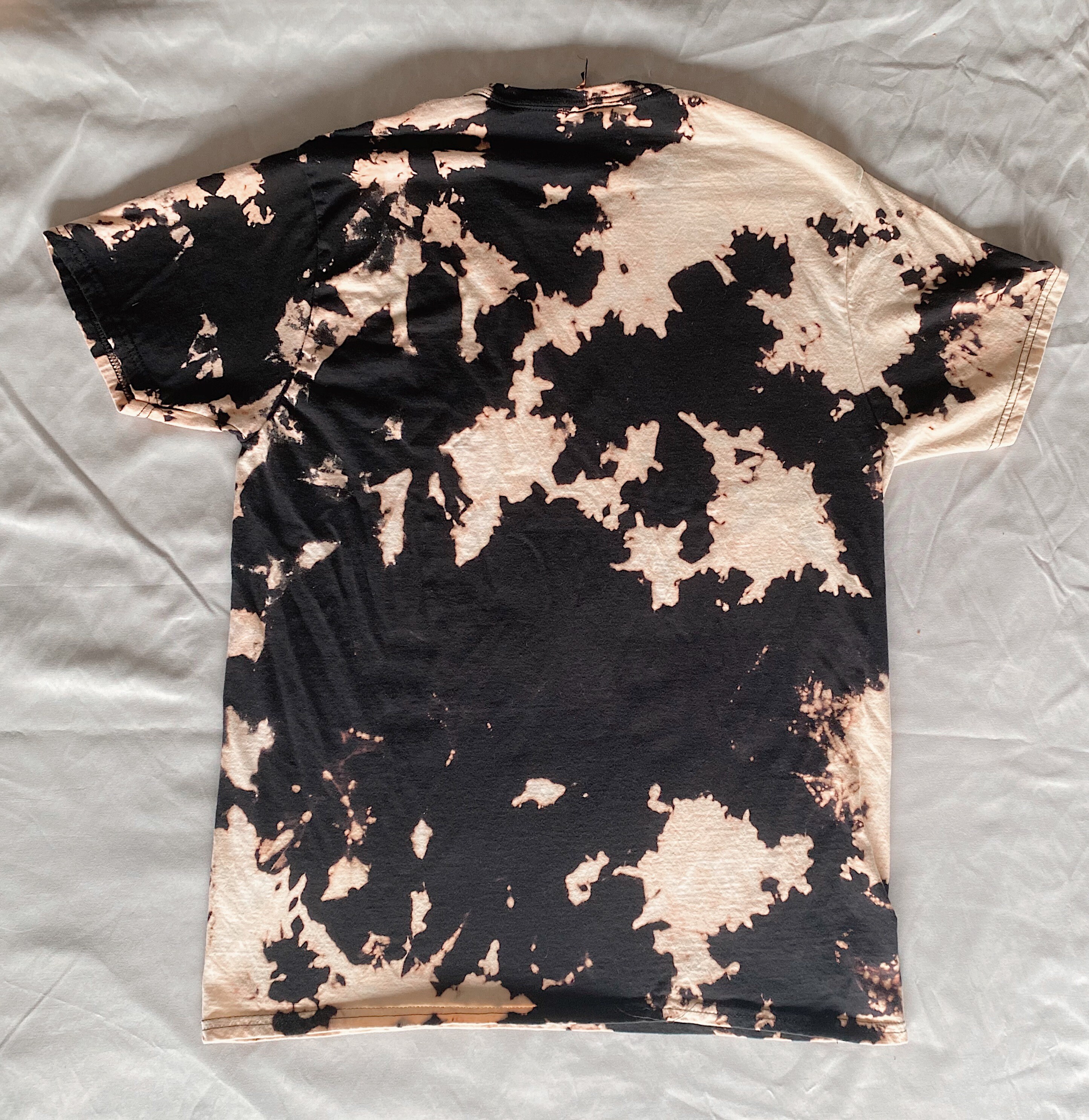 L Bleach Dye Scrunch T-shirt | Etsy