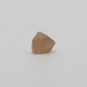 Rutile (light orange) - 13.9 Carats - Grade A - Faceting Rough for Gem Cutting