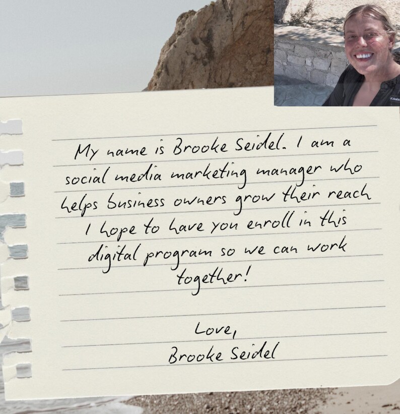 Peut inclure: Une note manuscrite sur papier lign&eacute; avec le texte : &laquo; Je m'appelle Brooke Seidel. Je suis une responsable marketing des m&eacute;dias sociaux... &raquo; Une femme souriante est dans le coin sup&eacute;rieur droit. La note se termine par &laquo; Love, Brooke Seidel. &raquo;