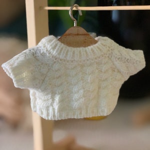 Suéter aconchegante de tamanho regular para boneca de pelúcia de 20 cm, branco
