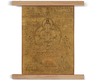 Pode incluir: Uma pintura tradicional budista em rolo que representa uma divindade em posição sentada cercada por outras figuras. O rolo está montado em uma moldura de madeira com ferragens para pendurar.