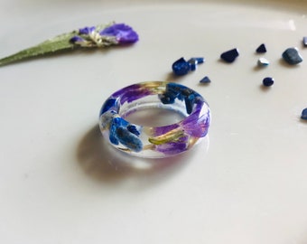 Flower and Crystal Ring, Healing Crystals, Resin Rings, Cottage Core Wildflower Lapis Ring, Chunky Rings, Stackable Boho Rings, Nature Ring